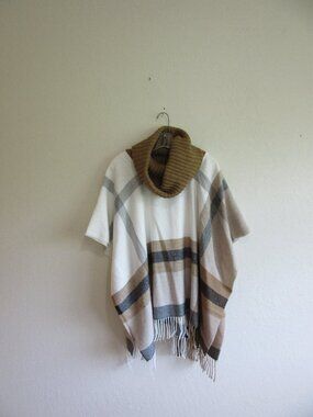V. FRAAS Houndstooth Pattern Knit Brown/Tan/Black/White Cowl Neck Fringe Poncho